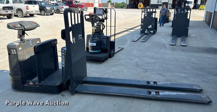 image for item EN4574 UniCarriers SPXT2W3G80BV pallet jack