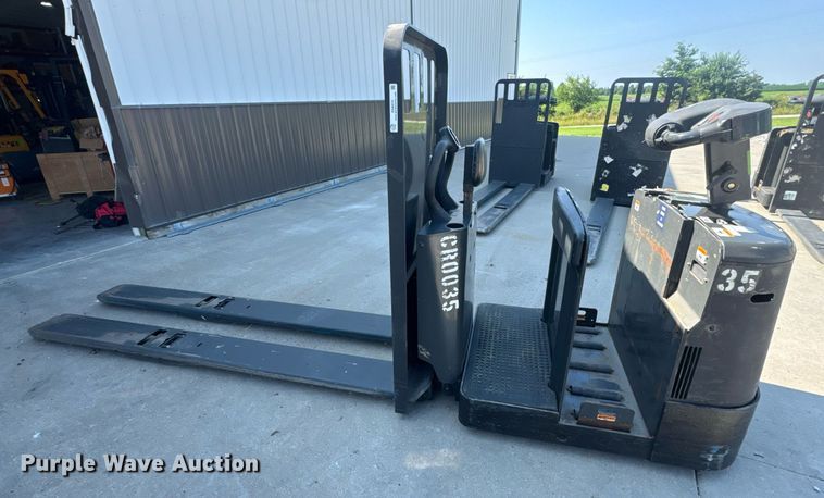 image for item EN4574 UniCarriers SPXT2W3G80BV pallet jack