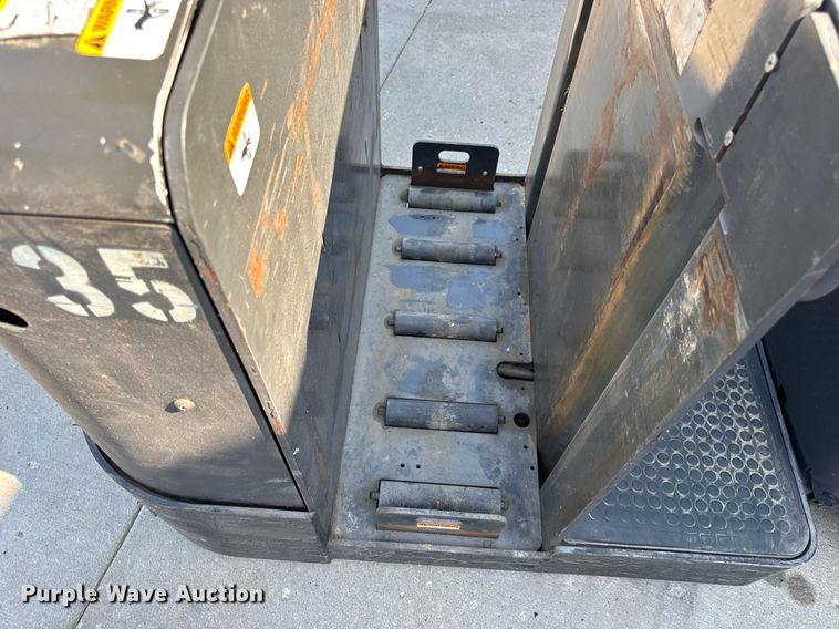 image for item EN4574 UniCarriers SPXT2W3G80BV pallet jack