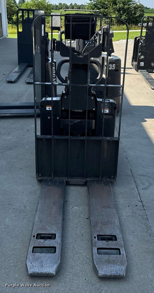 image for item EN4575 UniCarriers RPCT2W2G60BV pallet jack