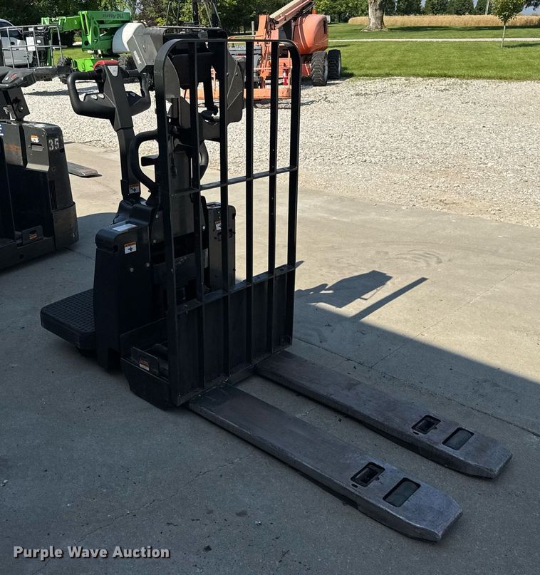 image for item EN4575 UniCarriers RPCT2W2G60BV pallet jack