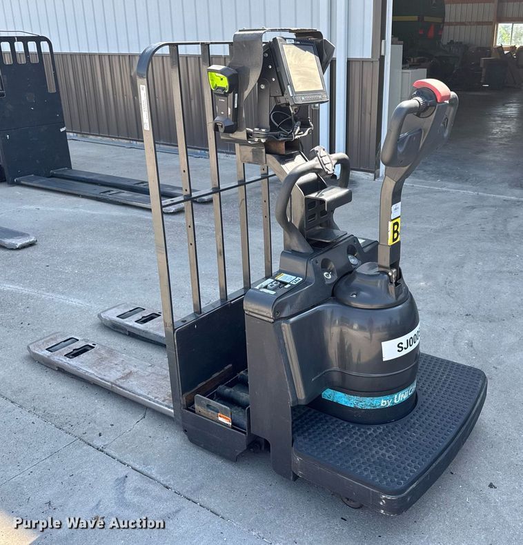 image for item EN4575 UniCarriers RPCT2W2G60BV pallet jack