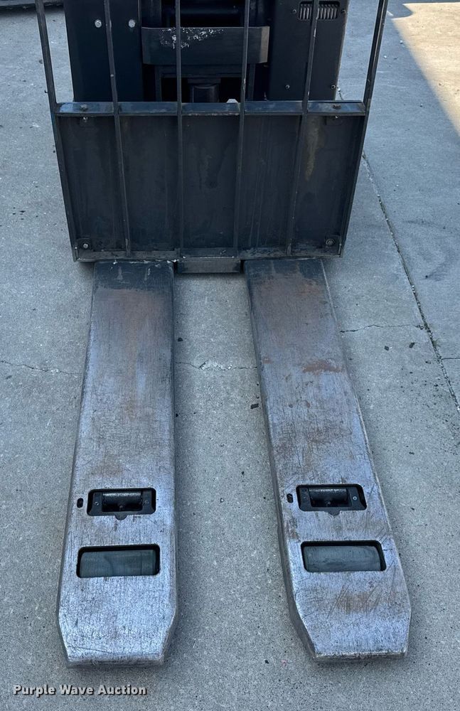 image for item EN4575 UniCarriers RPCT2W2G60BV pallet jack