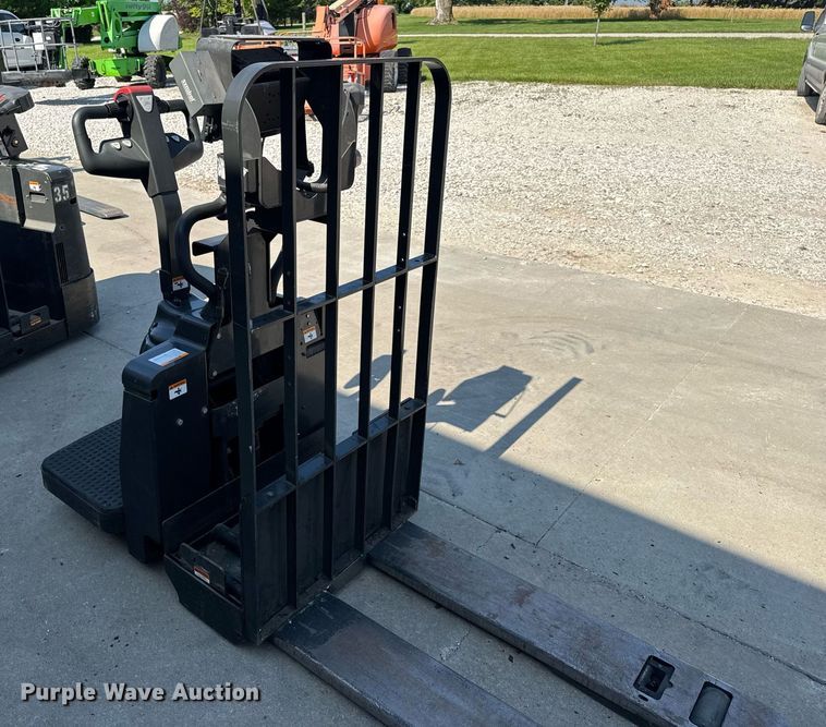 image for item EN4575 UniCarriers RPCT2W2G60BV pallet jack