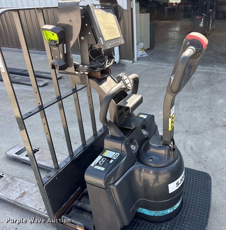 image for item EN4575 UniCarriers RPCT2W2G60BV pallet jack