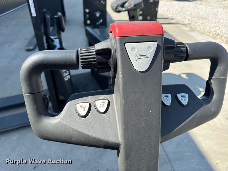 image for item EN4575 UniCarriers RPCT2W2G60BV pallet jack