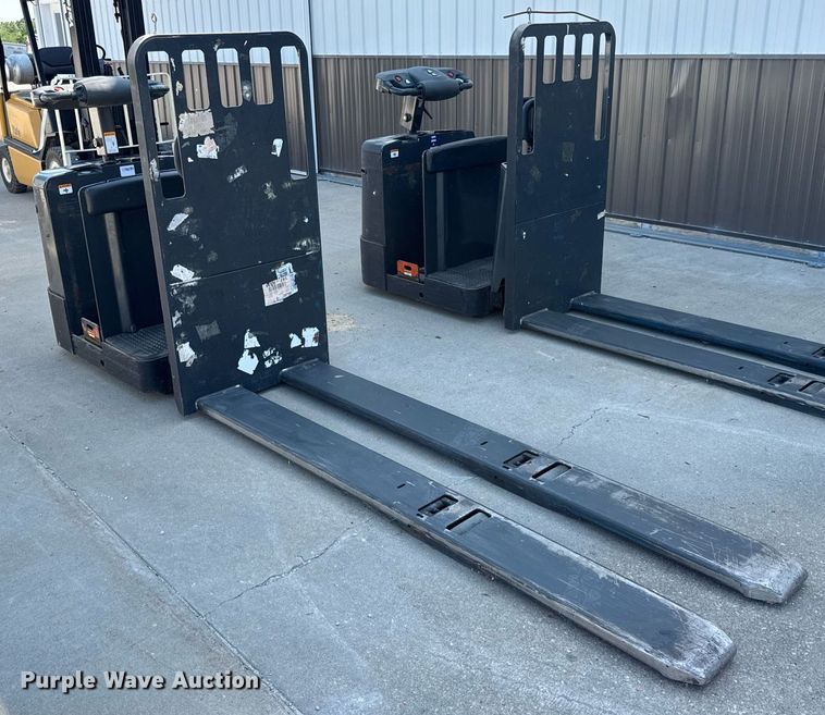 image for item EN4576 UniCarriers SPXT2W3G80BV pallet jack