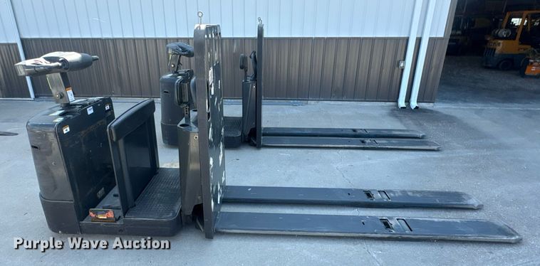 image for item EN4576 UniCarriers SPXT2W3G80BV pallet jack