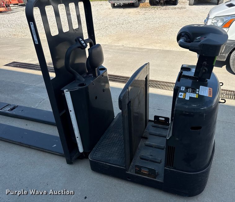 image for item EN4576 UniCarriers SPXT2W3G80BV pallet jack