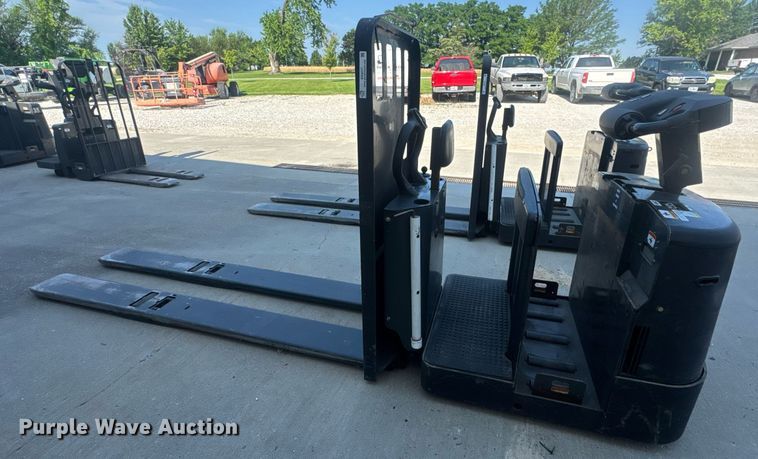 image for item EN4577 UniCarriers SPXT2W3G80BV pallet jack