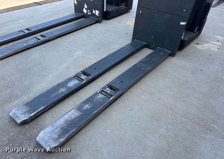 image for item EN4577 UniCarriers SPXT2W3G80BV pallet jack