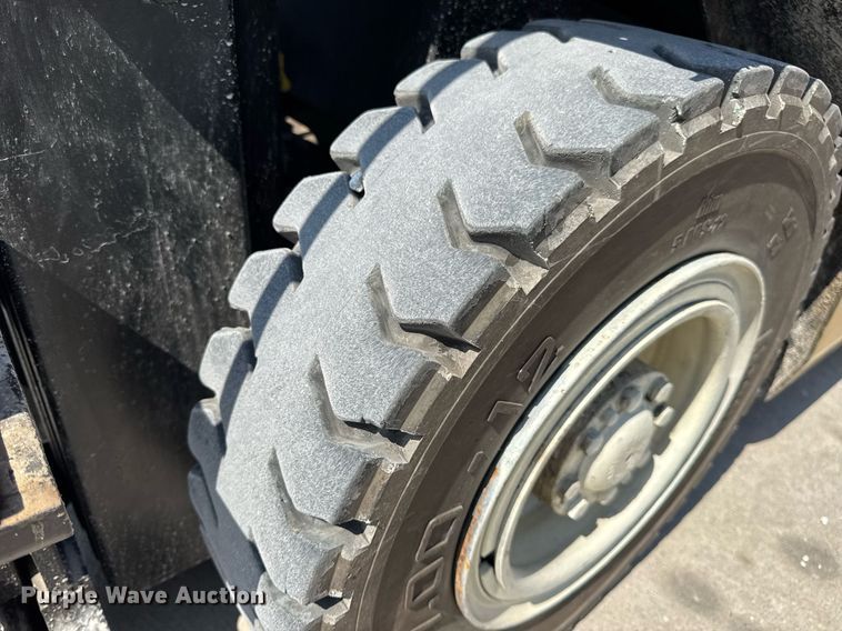 image for item EN4578 2022 Yale GLP050RGNUAE086 forklift