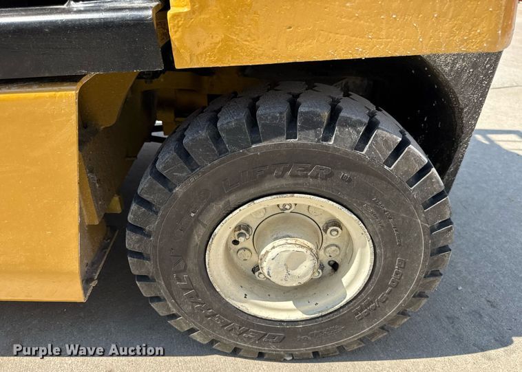 image for item EN4578 2022 Yale GLP050RGNUAE086 forklift