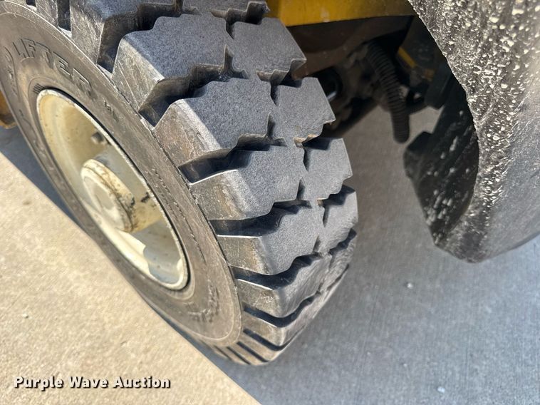 image for item EN4578 2022 Yale GLP050RGNUAE086 forklift