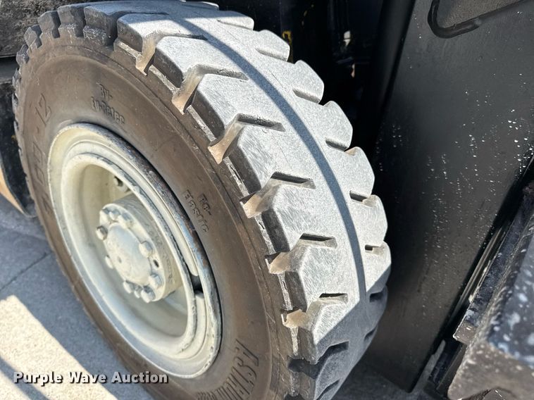 image for item EN4578 2022 Yale GLP050RGNUAE086 forklift