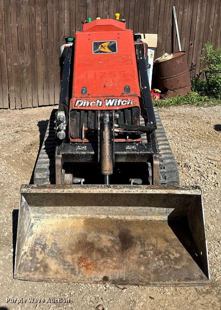 image for item EN4583 2018 Ditch Witch SK800 compact utility loader