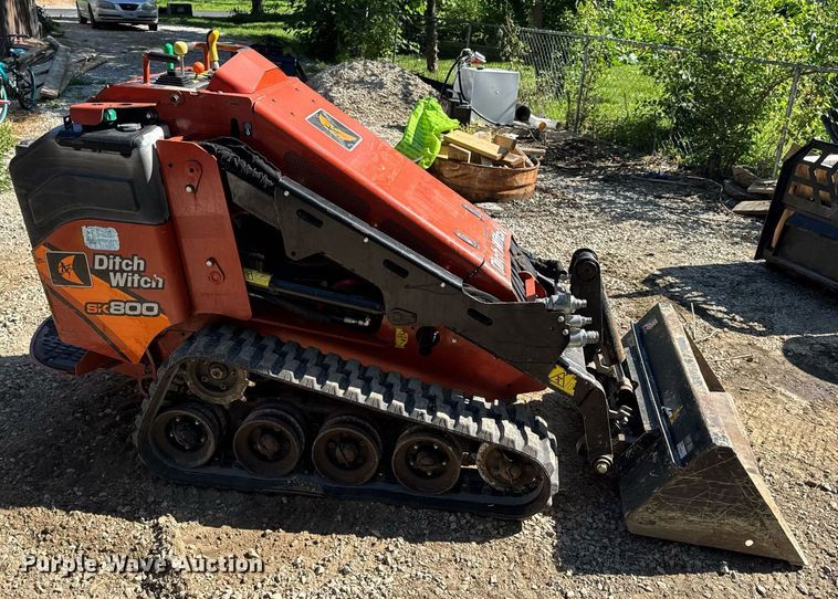 image for item EN4583 2018 Ditch Witch SK800 compact utility loader