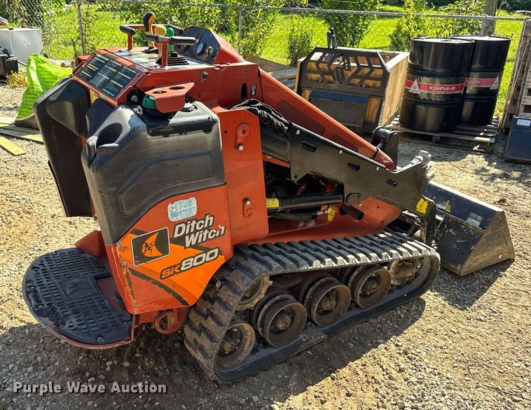 image for item EN4583 2018 Ditch Witch SK800 compact utility loader