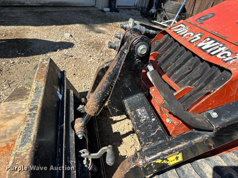 image for item EN4583 2018 Ditch Witch SK800 compact utility loader