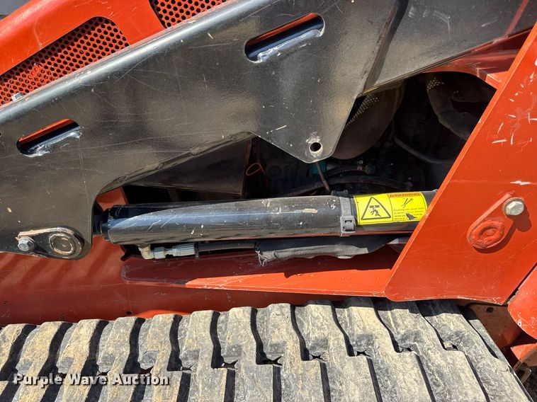 image for item EN4583 2018 Ditch Witch SK800 compact utility loader