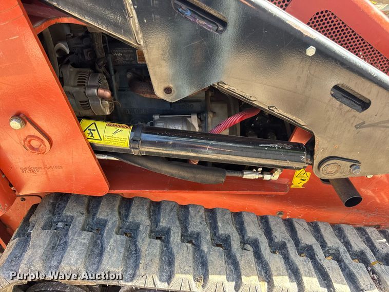 image for item EN4583 2018 Ditch Witch SK800 compact utility loader