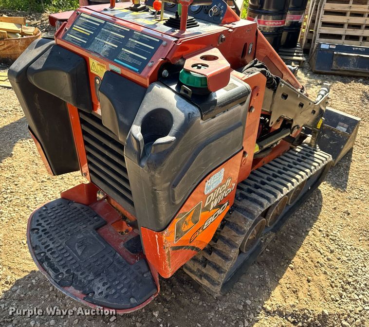 image for item EN4583 2018 Ditch Witch SK800 compact utility loader