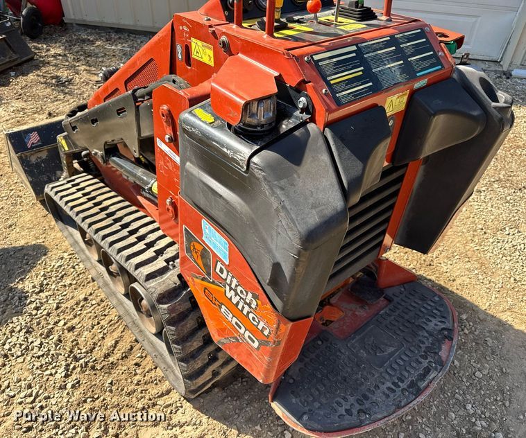 image for item EN4583 2018 Ditch Witch SK800 compact utility loader