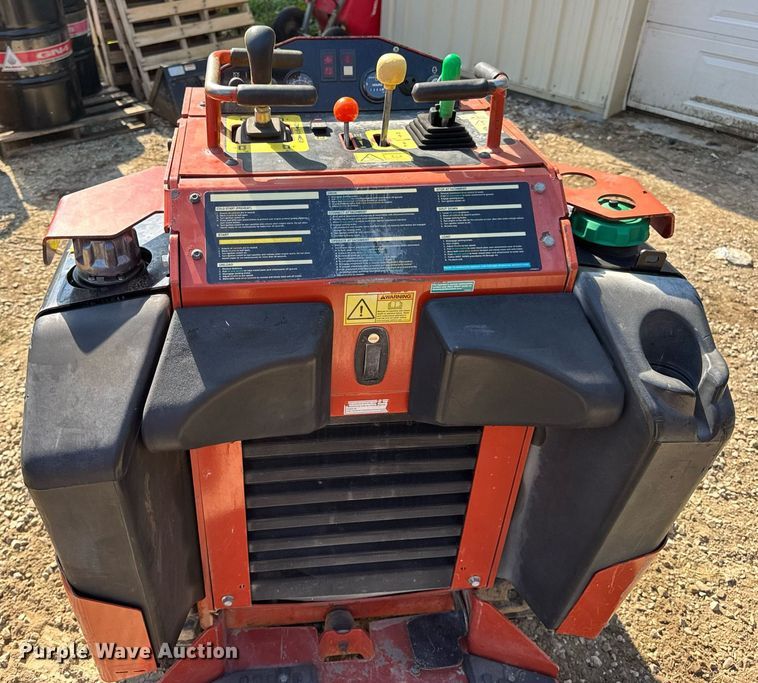 image for item EN4583 2018 Ditch Witch SK800 compact utility loader