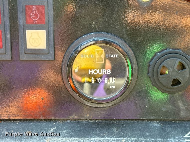 image for item EN4583 2018 Ditch Witch SK800 compact utility loader