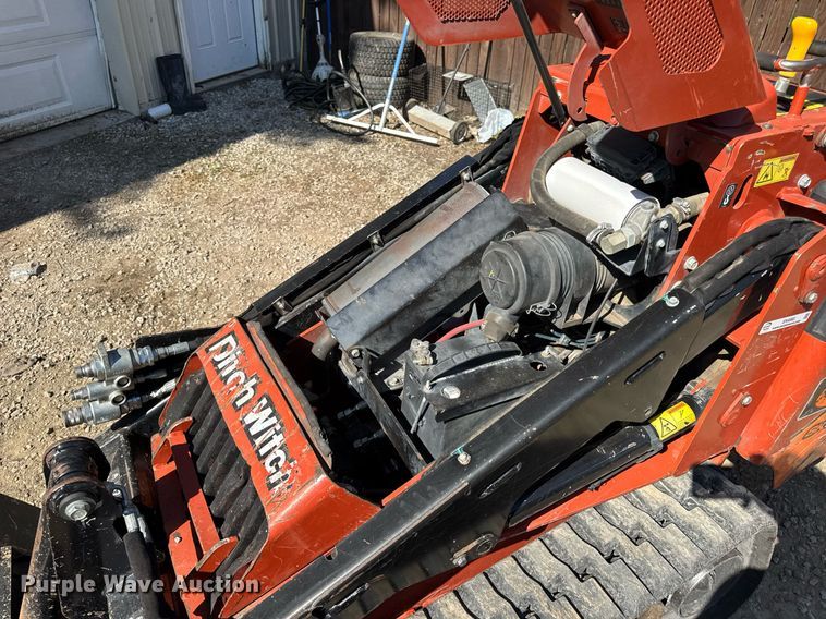 image for item EN4583 2018 Ditch Witch SK800 compact utility loader