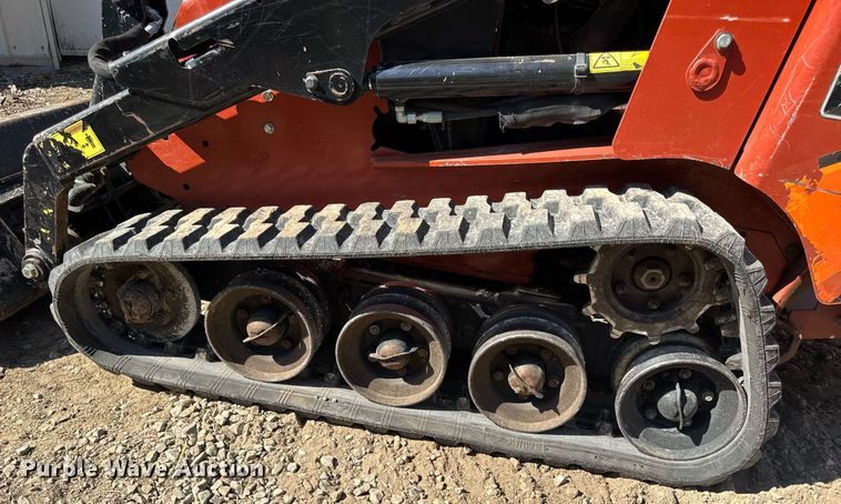 image for item EN4583 2018 Ditch Witch SK800 compact utility loader