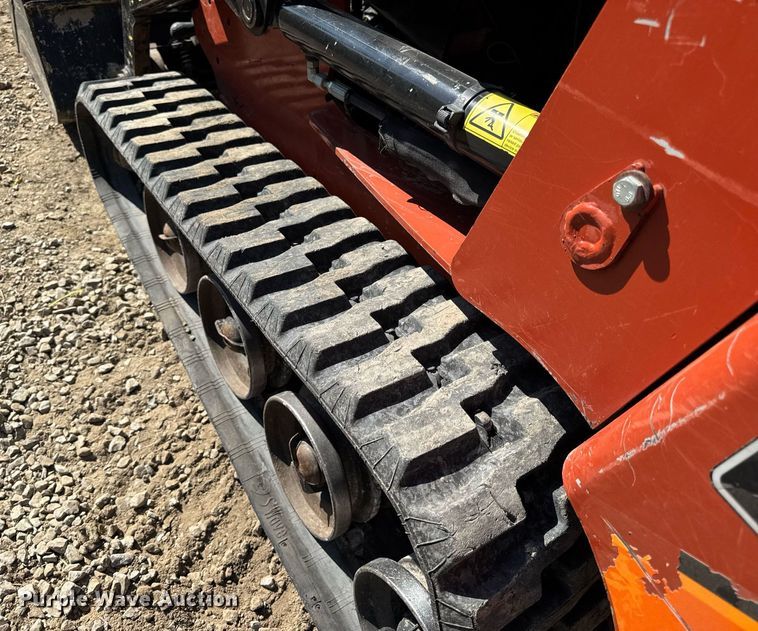 image for item EN4583 2018 Ditch Witch SK800 compact utility loader