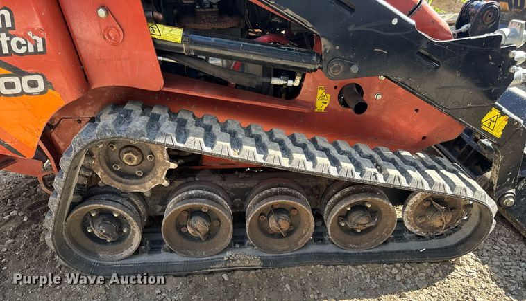 image for item EN4583 2018 Ditch Witch SK800 compact utility loader