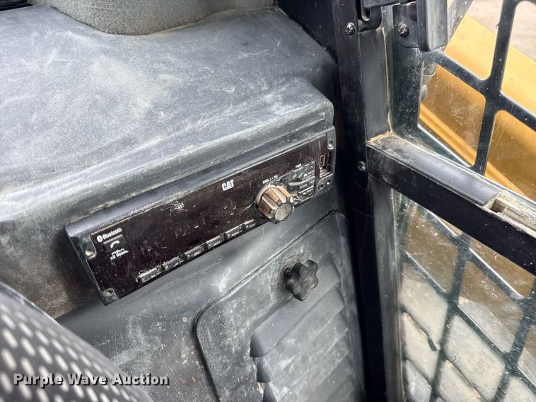 image for item EN4592 2021 Caterpillar 299D3 tracked skid steer loader