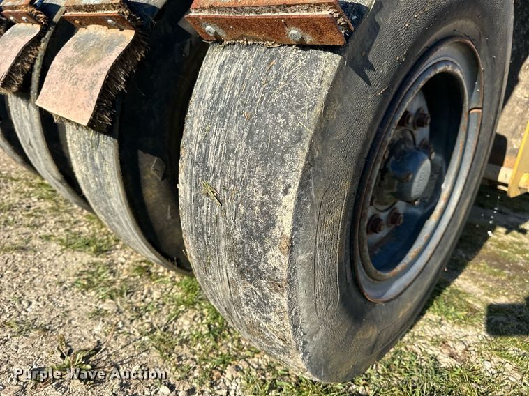 image for item EN4608 1987 Bomag BW12R pneumatic roller