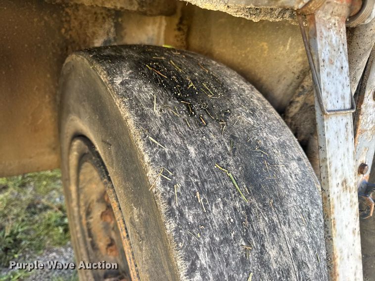 image for item EN4608 1987 Bomag BW12R pneumatic roller