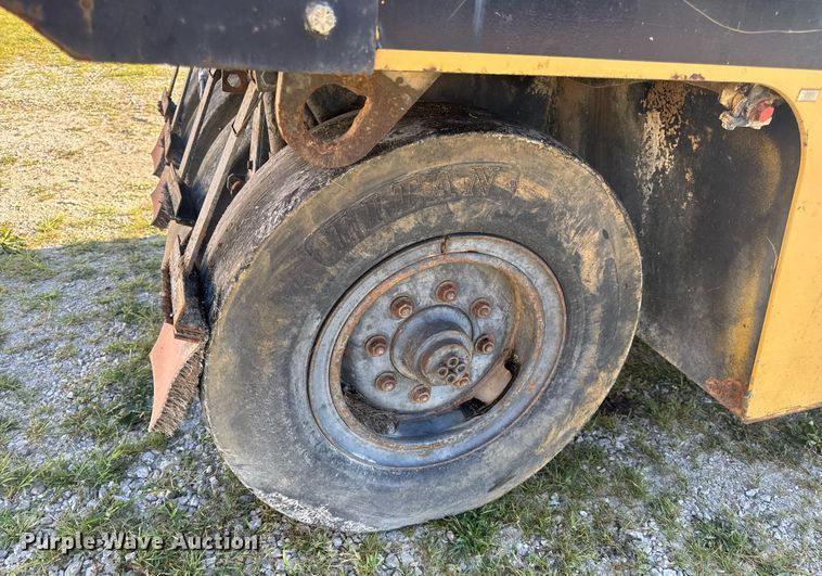 image for item EN4608 1987 Bomag BW12R pneumatic roller