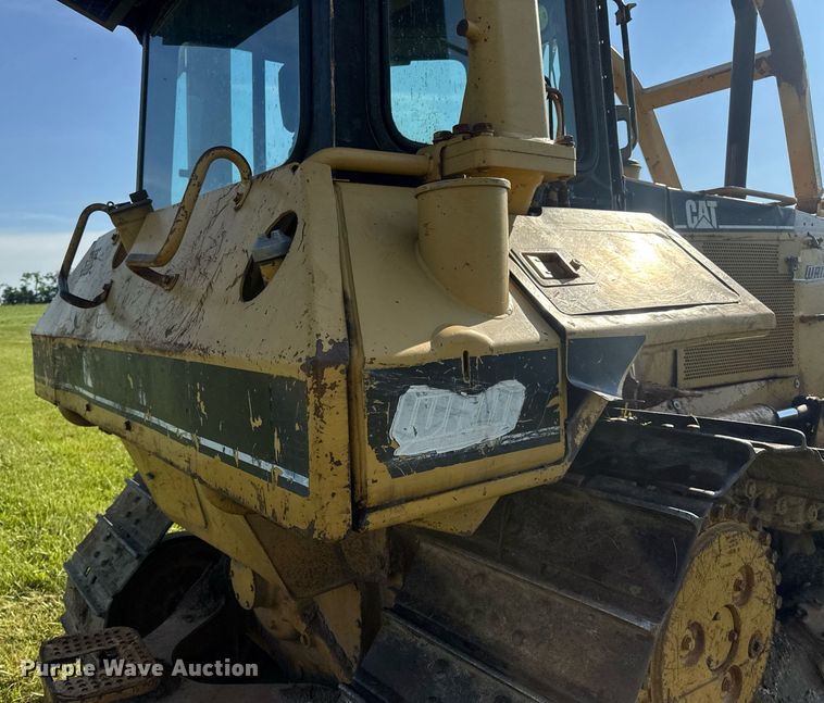 image for item EN4609 1997 Caterpillar D6M dozer