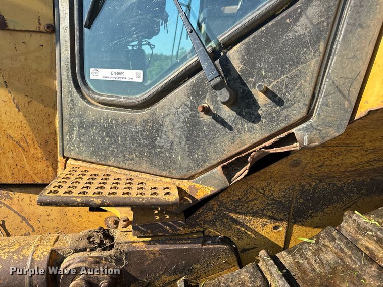 image for item EN4609 1997 Caterpillar D6M dozer