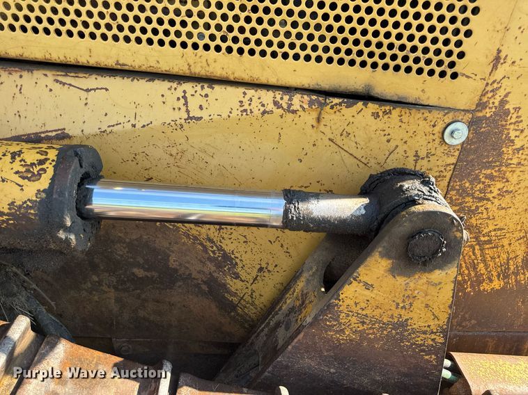 image for item EN4609 1997 Caterpillar D6M dozer