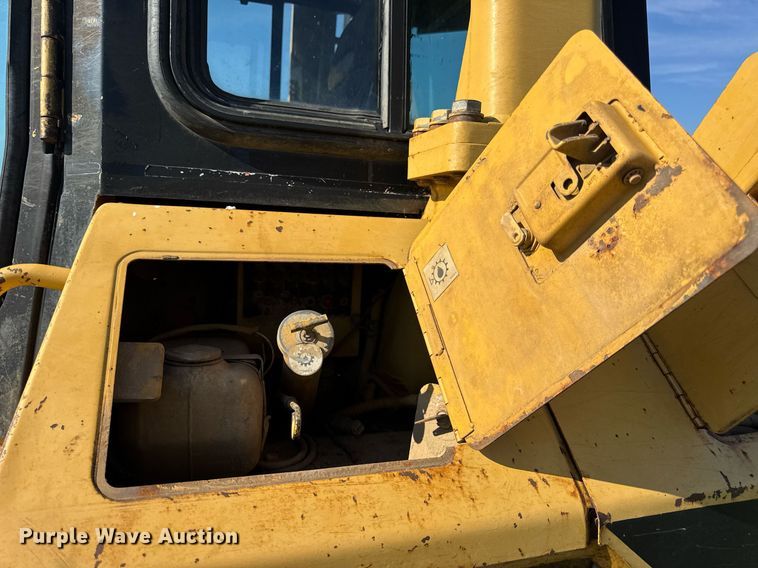 image for item EN4609 1997 Caterpillar D6M dozer