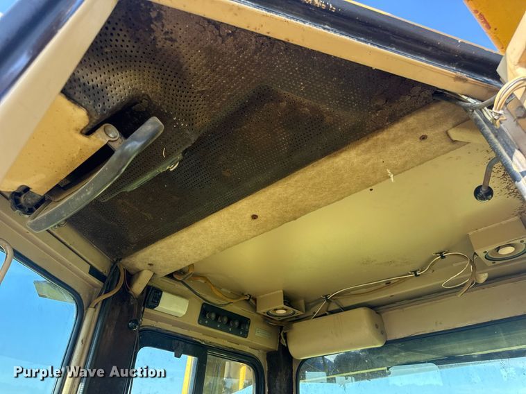 image for item EN4609 1997 Caterpillar D6M dozer