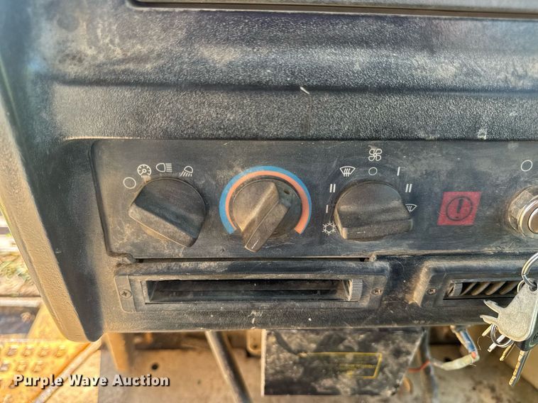 image for item EN4609 1997 Caterpillar D6M dozer