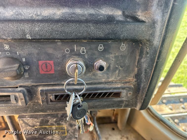 image for item EN4609 1997 Caterpillar D6M dozer