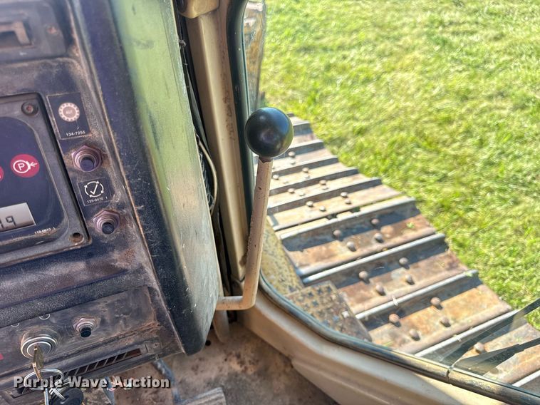 image for item EN4609 1997 Caterpillar D6M dozer