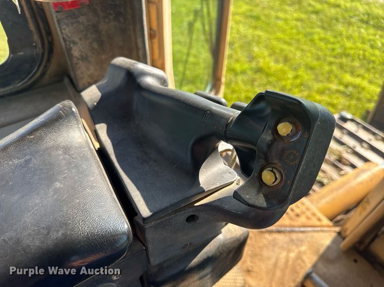 image for item EN4609 1997 Caterpillar D6M dozer