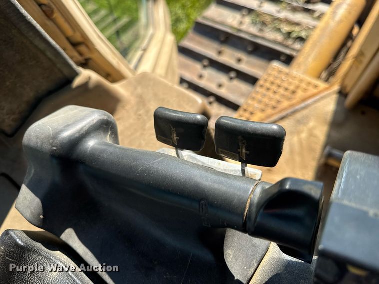 image for item EN4609 1997 Caterpillar D6M dozer