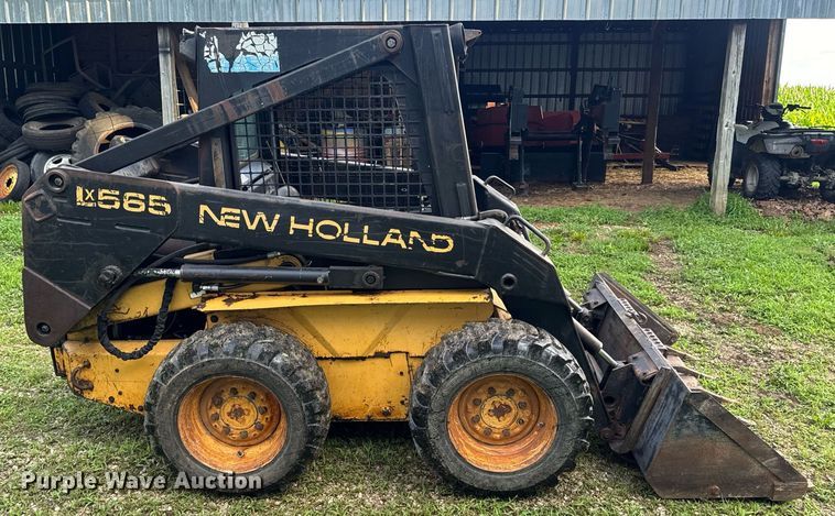 image for item EN4617 1995 New Holland LX565 skid steer loader
