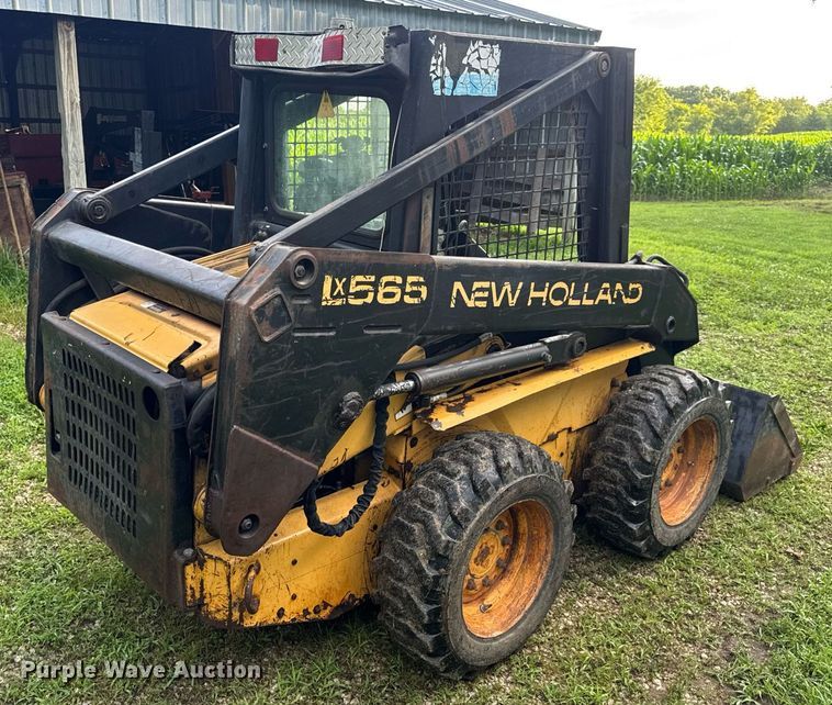 image for item EN4617 1995 New Holland LX565 skid steer loader
