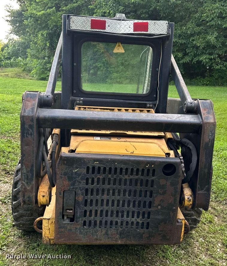 image for item EN4617 1995 New Holland LX565 skid steer loader